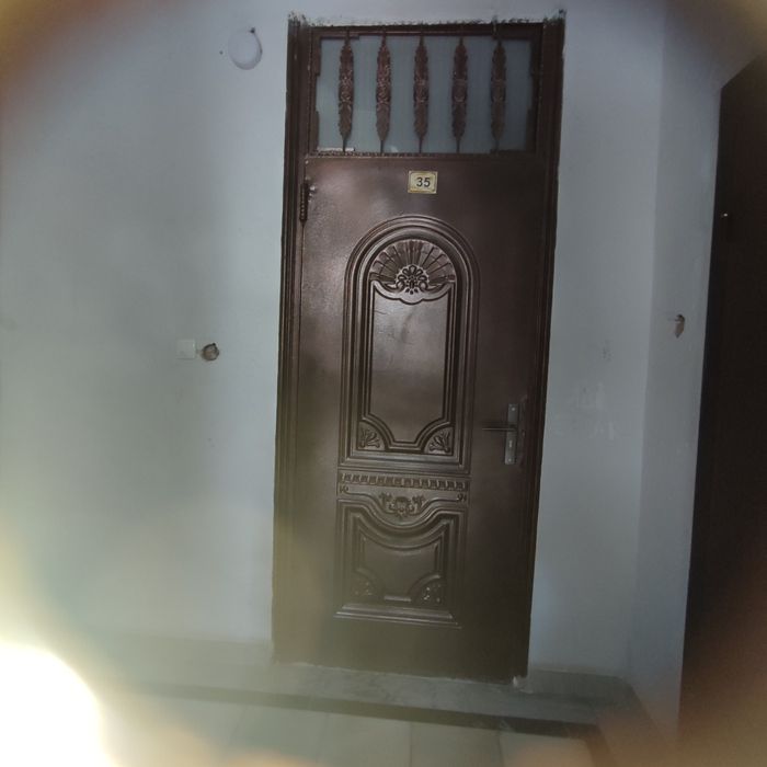 Temir eshik deyarli yangi