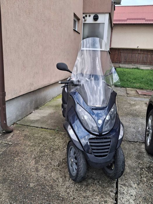 Scuter Piaggio MP3, 250 cc