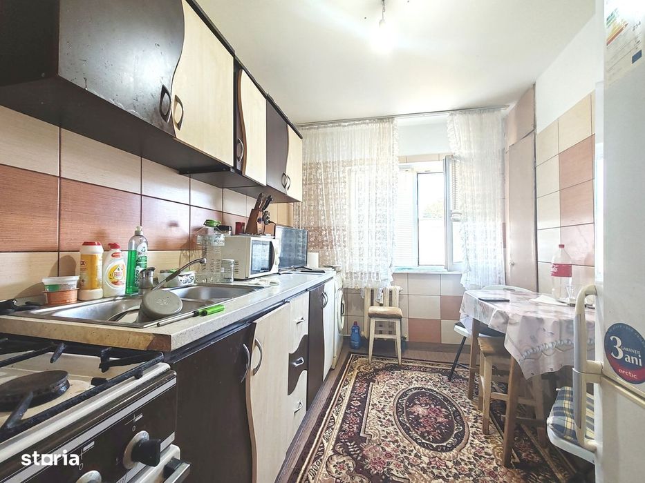 Apartament 3 camere Prundu, decomandat, 2 bai, 2 balcoane, 73 mp