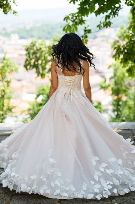 Rochie de mireasa model 2019 – Roz Fluturi
