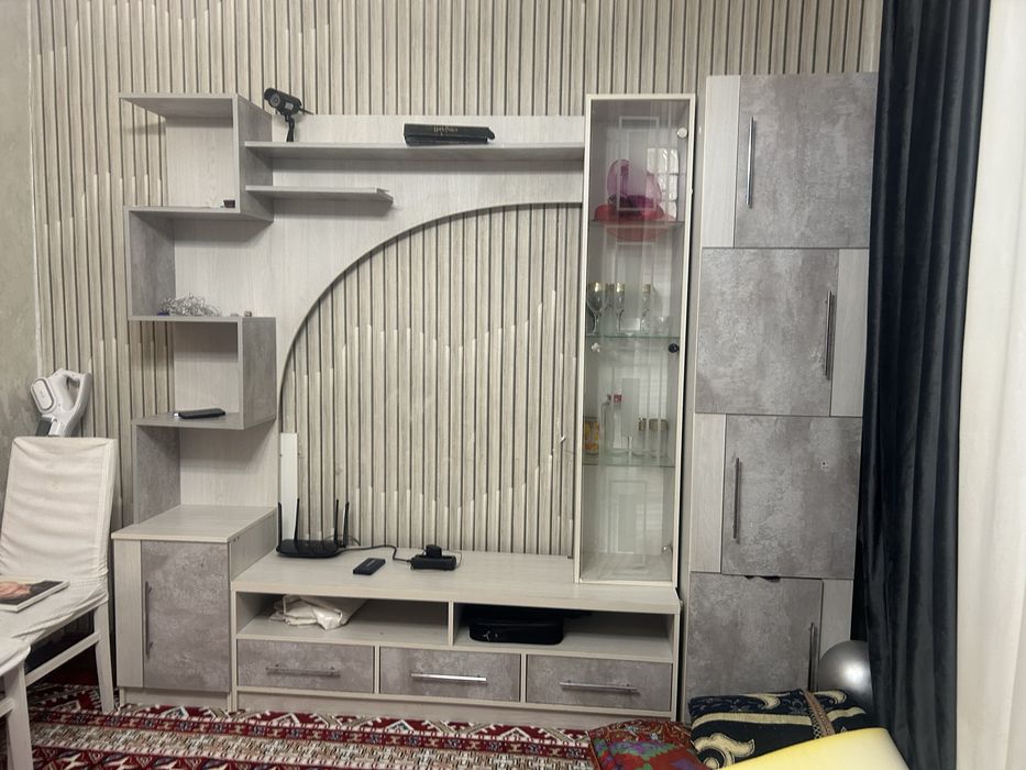 Шкаф с подставкой для телевизора