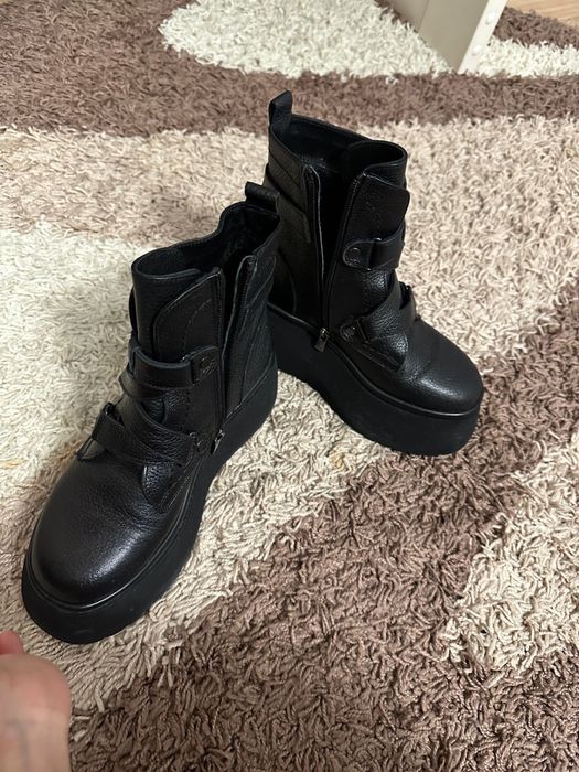 Женская обувь.