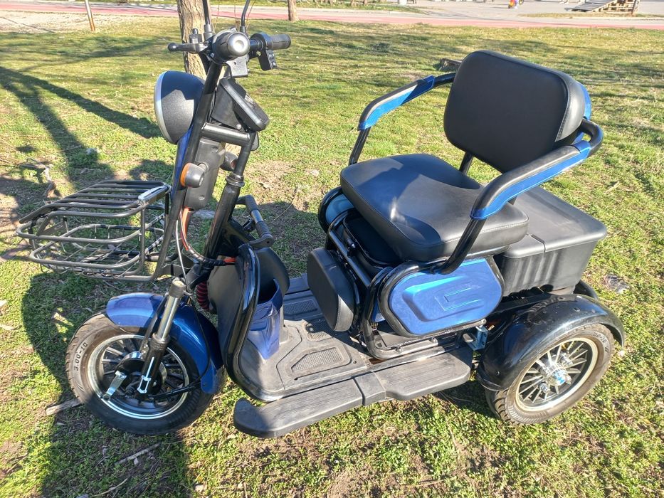 Триместна Електрическа триколка