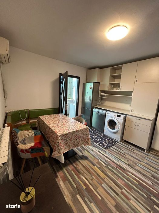 De inchiriat apartament 2 camere, decomandat, cu balcon, 1300lei/luna