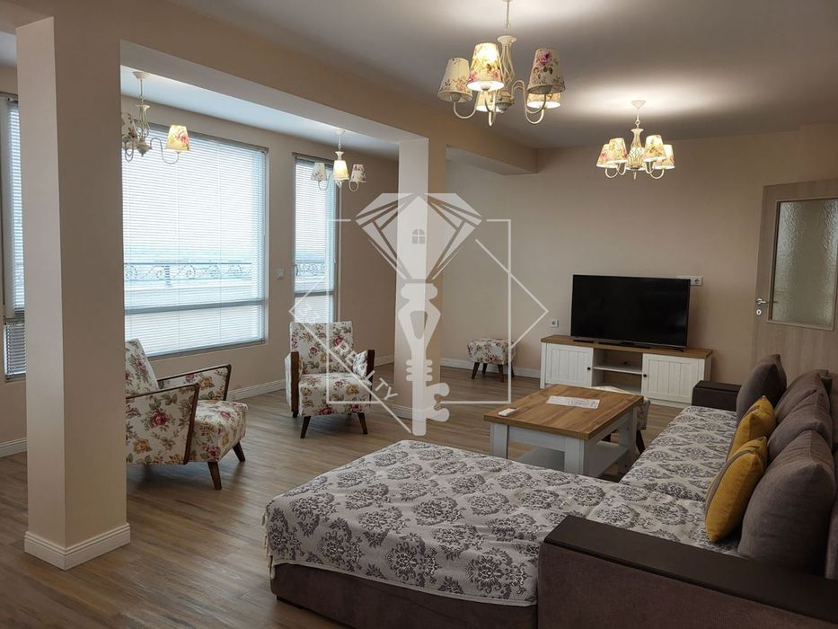 Продава се Тристаен апартамент в Пловдив, Тракия - 157 кв.м за 1529 €/кв.м - Снимка #1