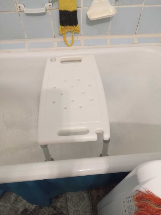 продам стульчикразборный воды не боится