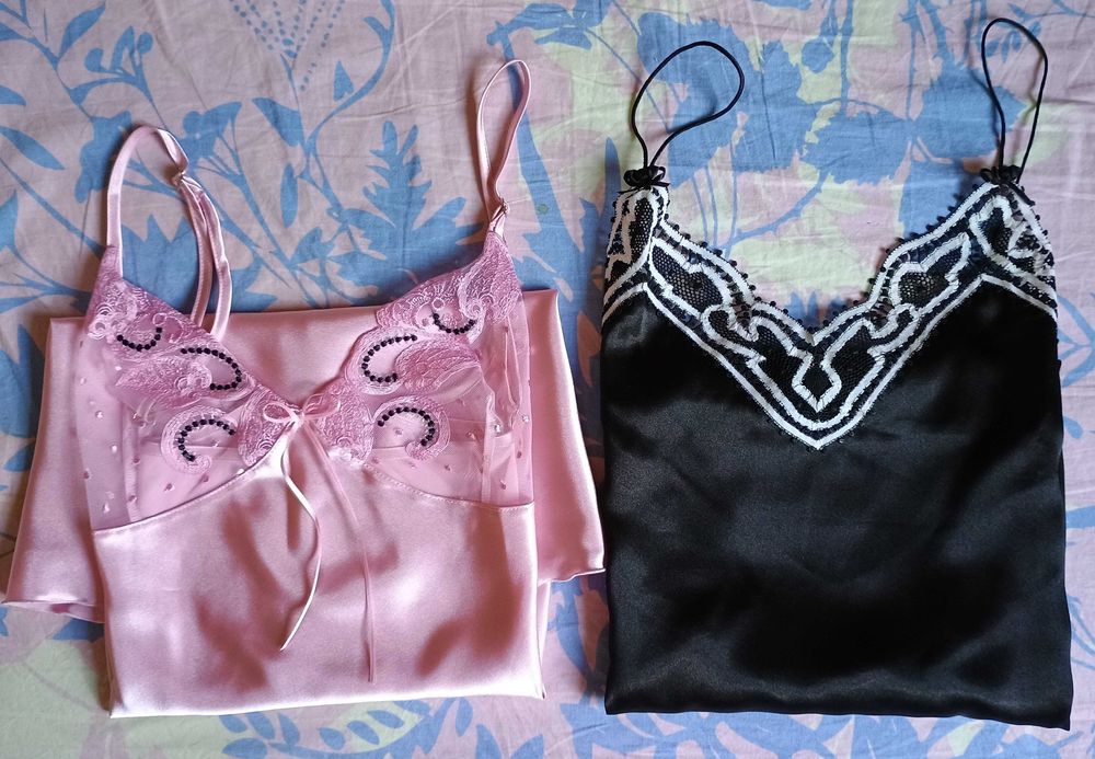 Две нови ефектни сатенени нощници, розова и черна, с дантели, р-р М