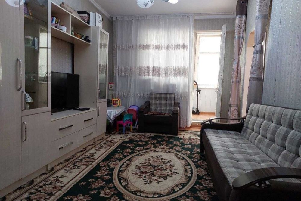 Ялангач Ширин бозор 2/3/4 срочно сотилади