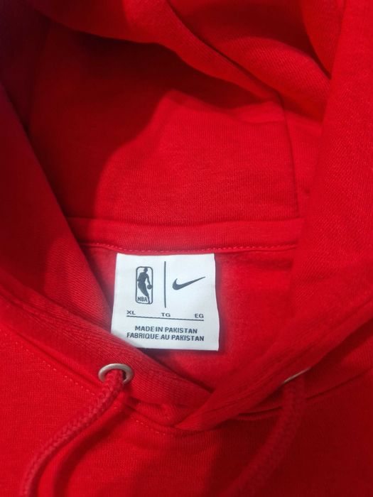 Продавам суитшарт Nike на баскетболния отбор Chikago Bulls