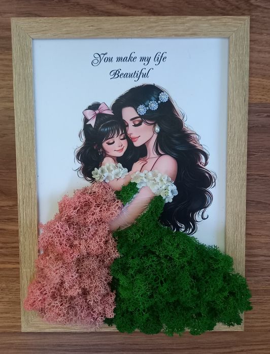 Картина със скандинавски мъх и естествени розови пъпки.