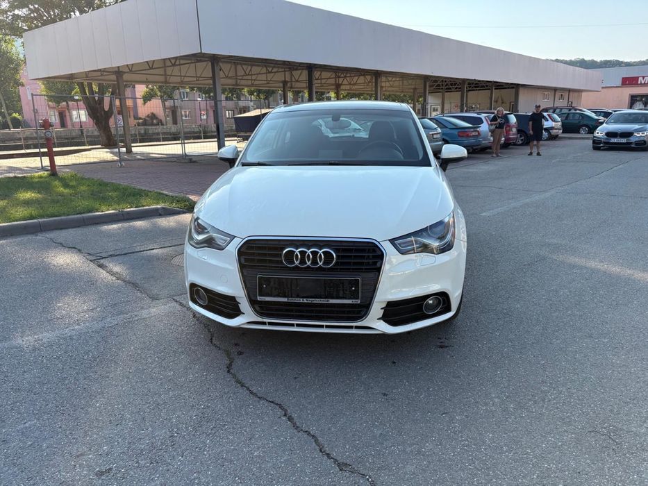 Audi A1 1,6 TDI 105 cp An 2011 panoramic