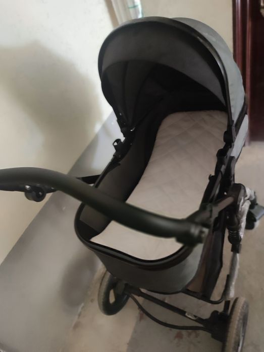 Коляска сотилади