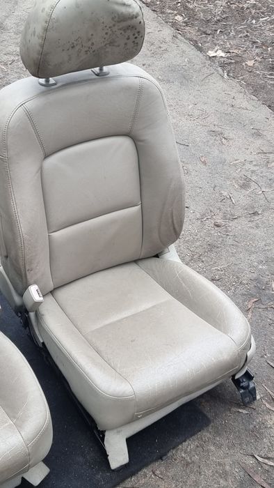 Сидение передние на Subaru Outback  .