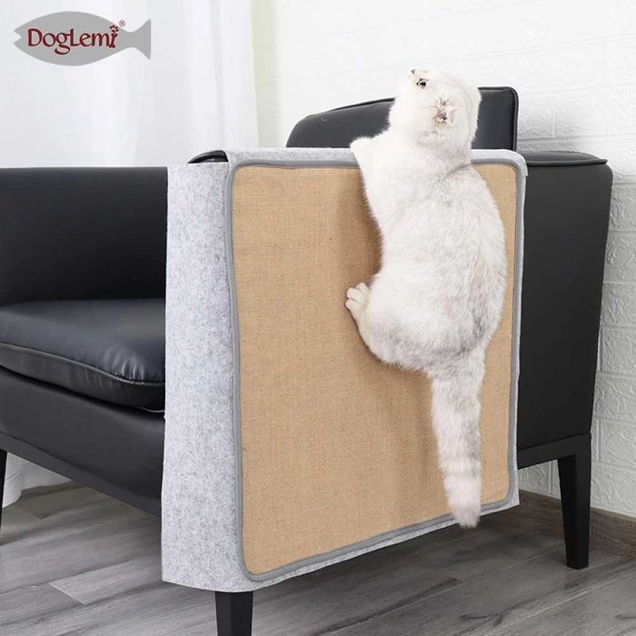 Предпазно покривало за диван - драскало за котка