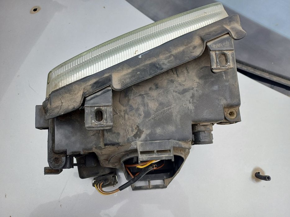 Ляв фар за ауди а4 б5 1997 година