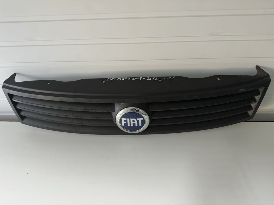 GRILA centrala radiator fata CU EMBLEMA – FIAT Albea 2007–2008
