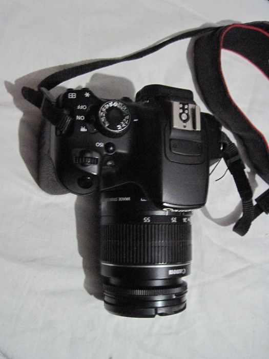 Aparat foto DSLR Canon 650D + obiectiv 18-55 VR