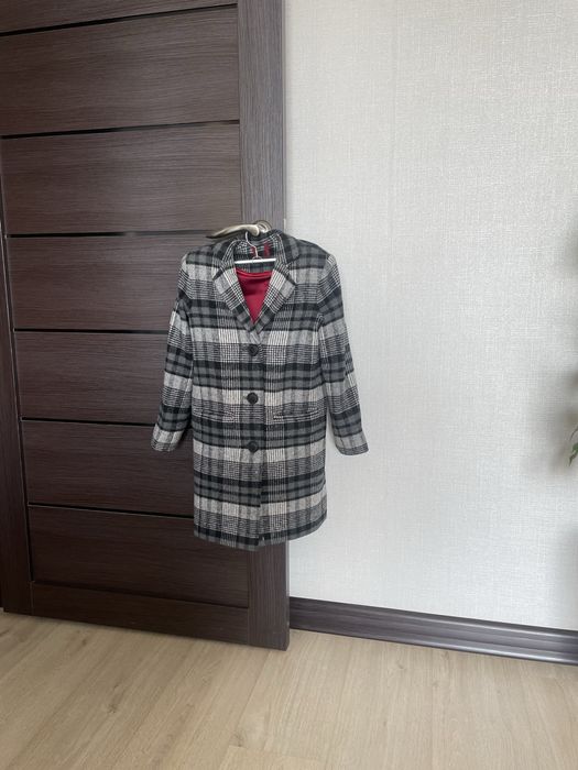 Продам детское пальто для девочки.