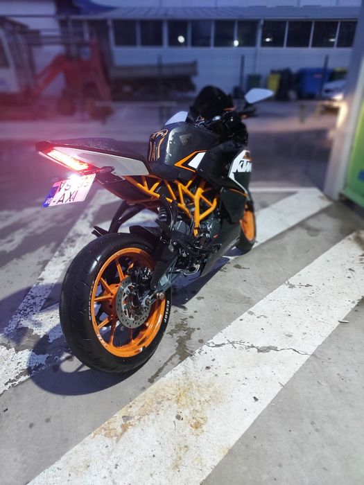Dezmembrez motor ktm rc 125 2015 (doar motorul în sine nu sasiul sau ce este pe langa motor)