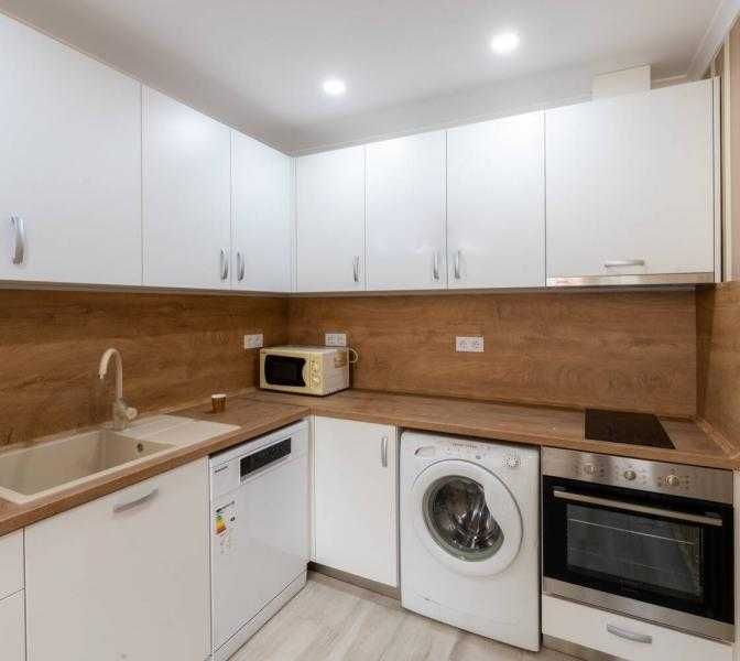 Дава се под наем Двустаен апартамент в Бургас, Лазур - 65 кв.м за 459 € - Снимка #3