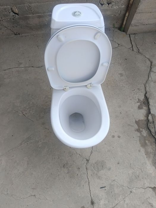 Продам унитаз белый