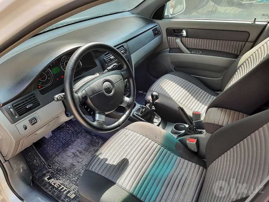 Продается Lacetti (белый, завод ГБО, механика)