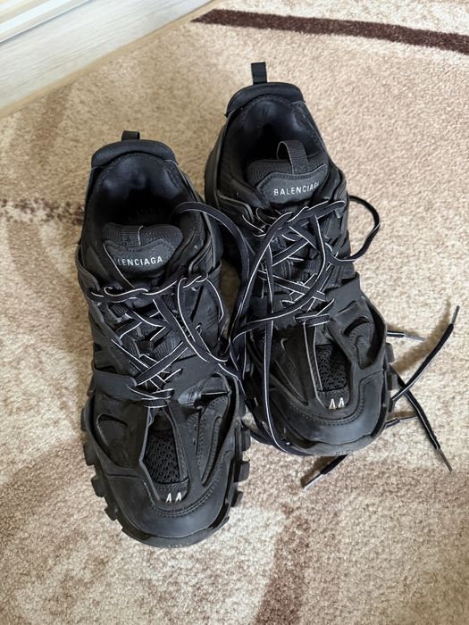 balenciaga track