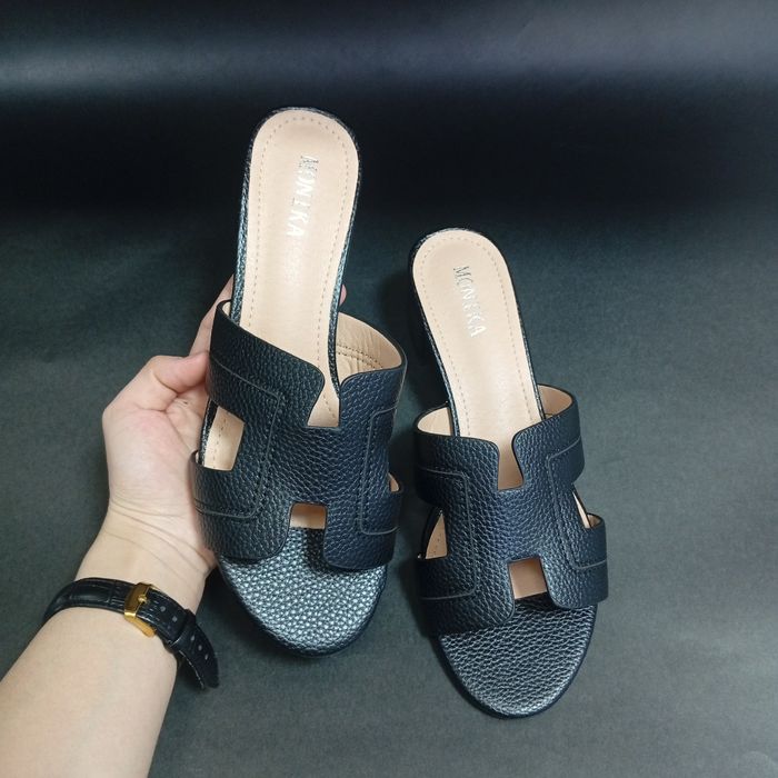 Женская тапочкаа