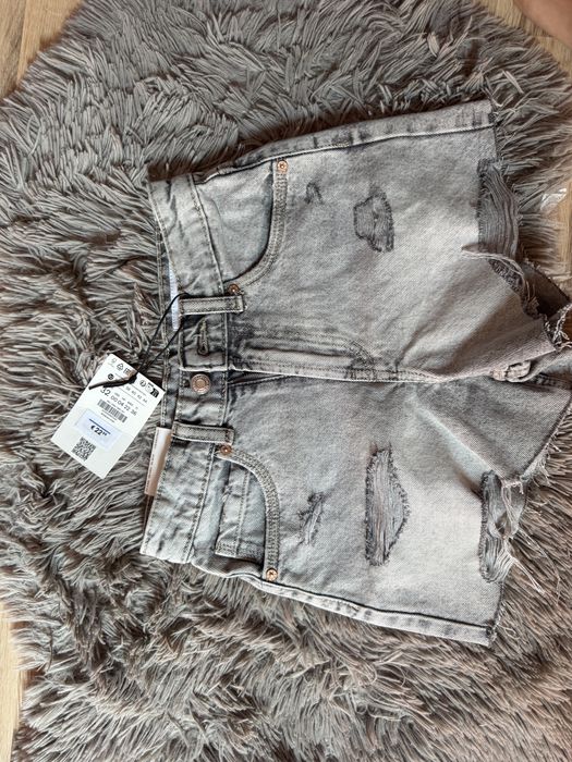 Сиви и бели къси панталони Bershka