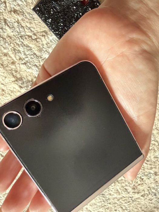 Продам самсунг флип 5