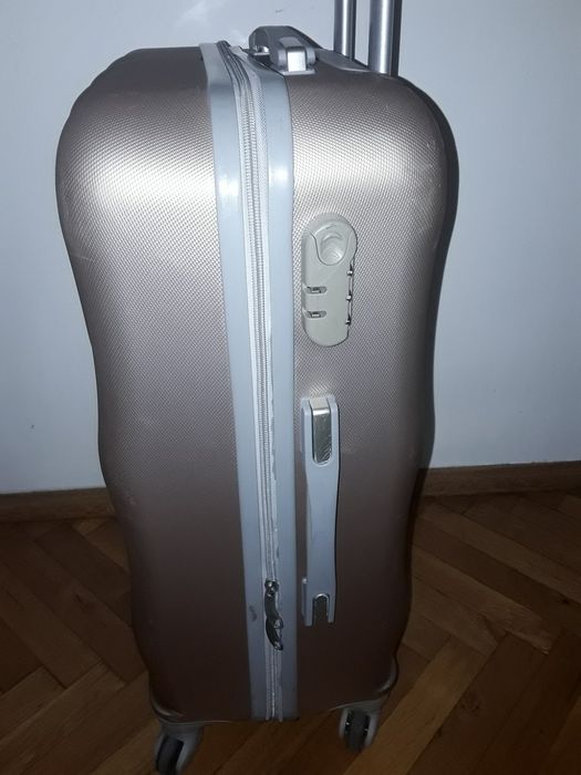 Куфар пластмасов