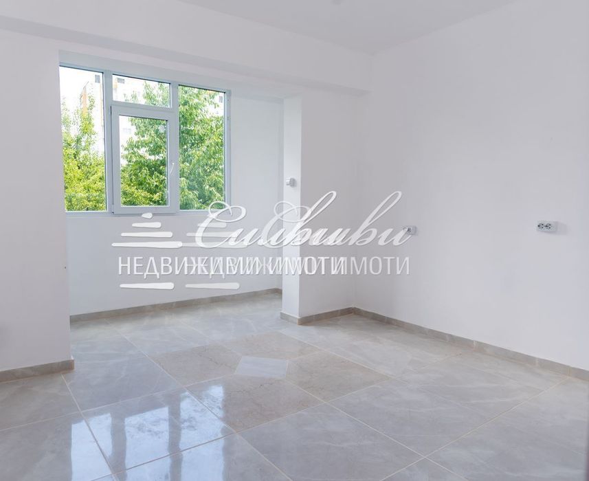 Тристаен апартамент след ОСНОВЕН ремонт - кв.Тракия