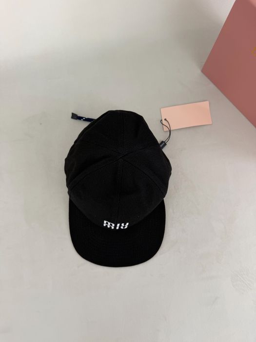 Стилни шапки MiuMiu