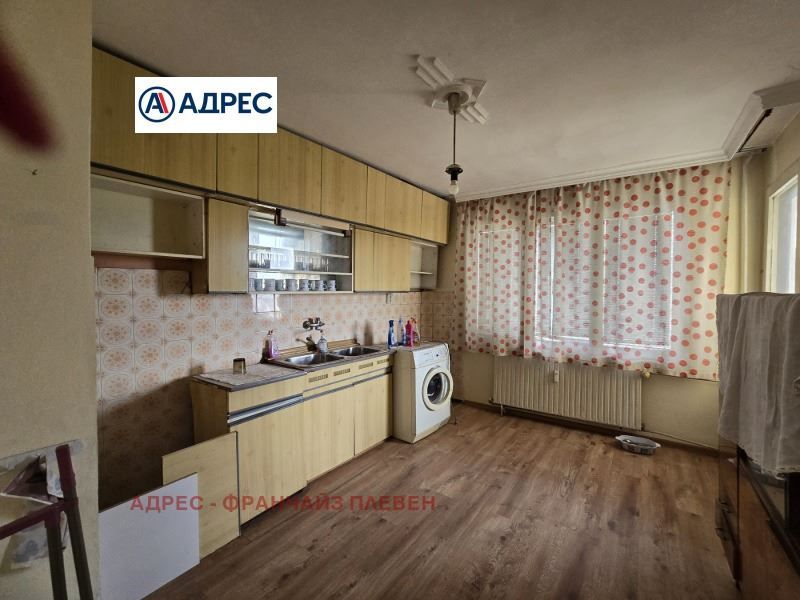 Продава се Тристаен апартамент в Плевен, Широк център - 101 кв.м за 961 €/кв.м - Снимка #1