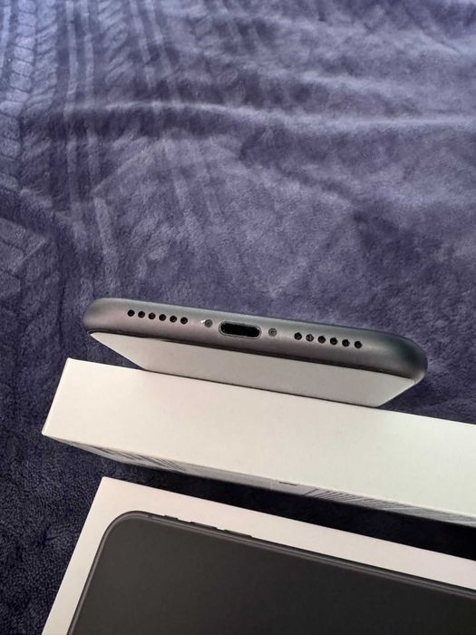 iPhone 11 128GB Black, stare impecabilă, cutie originală
