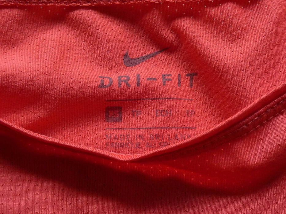 продавам дамска тениска на nike,размер s