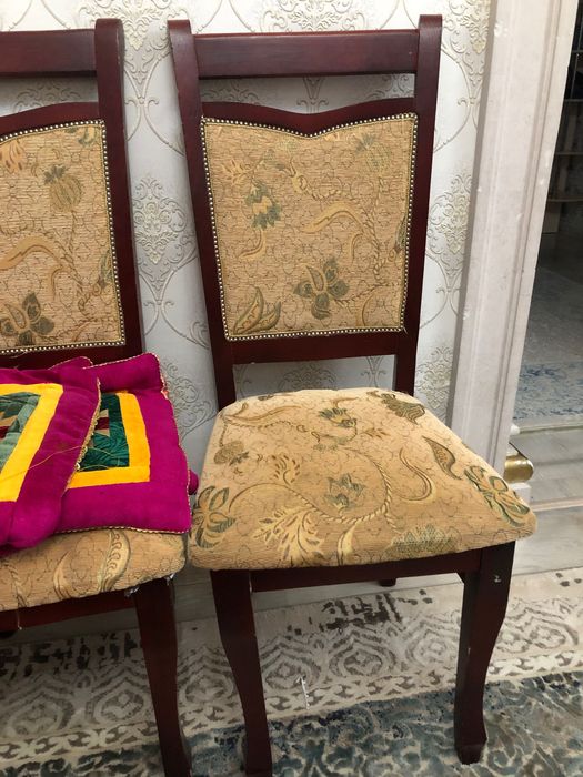 Стулья. Үстелдер