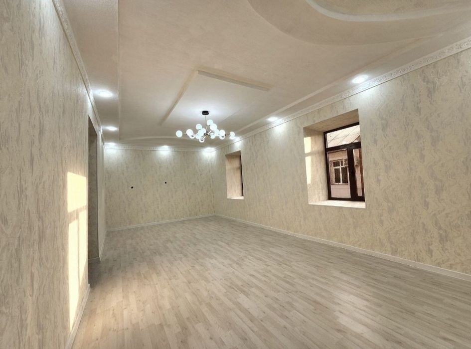 Поклейка обоев. Александр