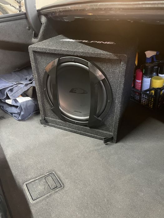 Продам сабвуфер ALPINE
