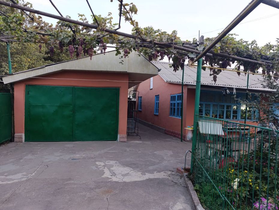 Продам дома на одном участке