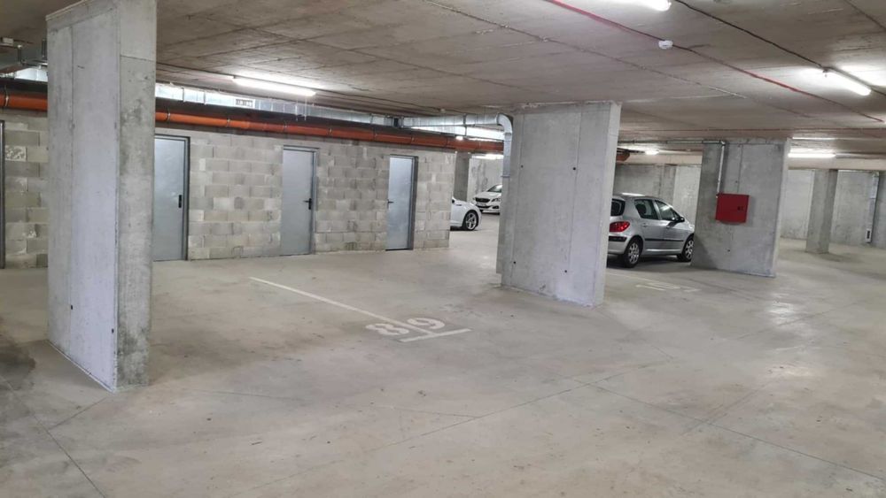 Дава се под наем Гараж / Паркомясто в Варна, Център - 12 кв.м за 127.5 € - Снимка #1