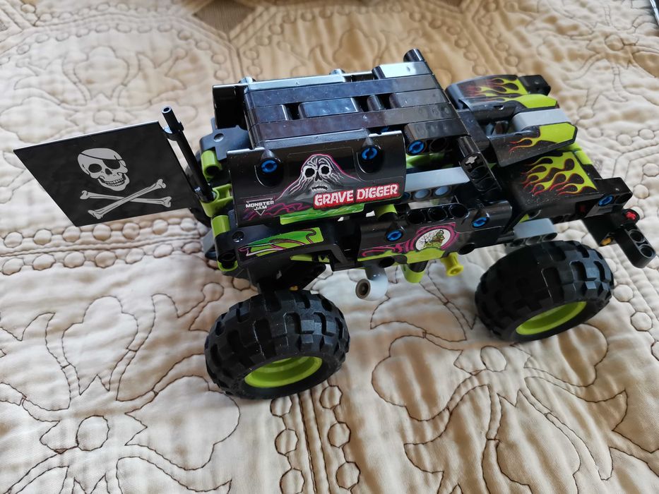 LEGO Technic Monster Jam Grave Digger - 42118.
