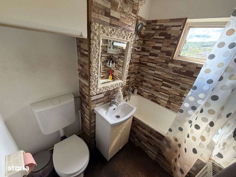 Apartament 3 camere, decomandat  - zona Cetate