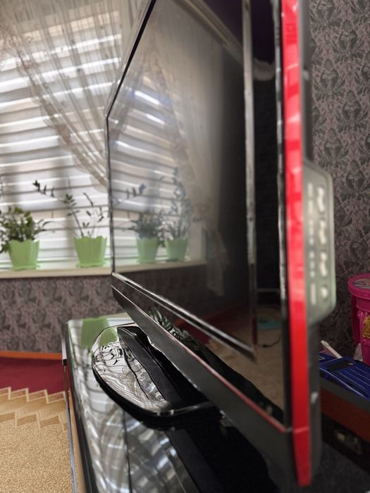 Телевизор с подставкой