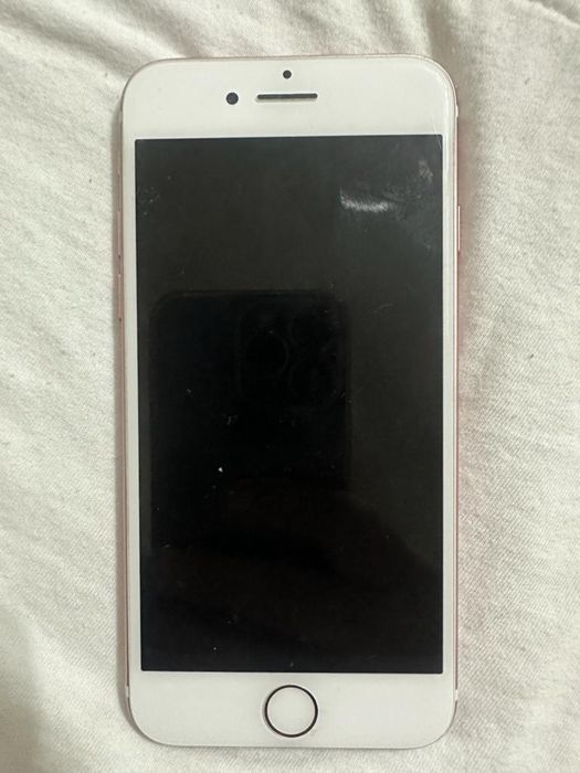 iPhone 7 все работает документы коробка есть.