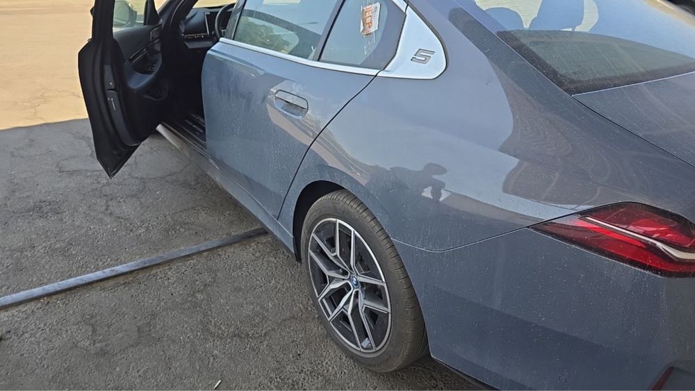 BMW I5 35L 2024 yil full dop opsiya