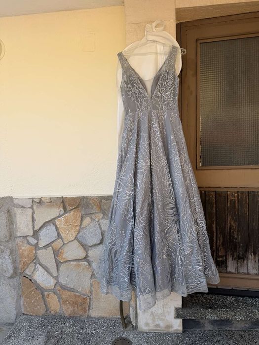 Продавам бална рокля