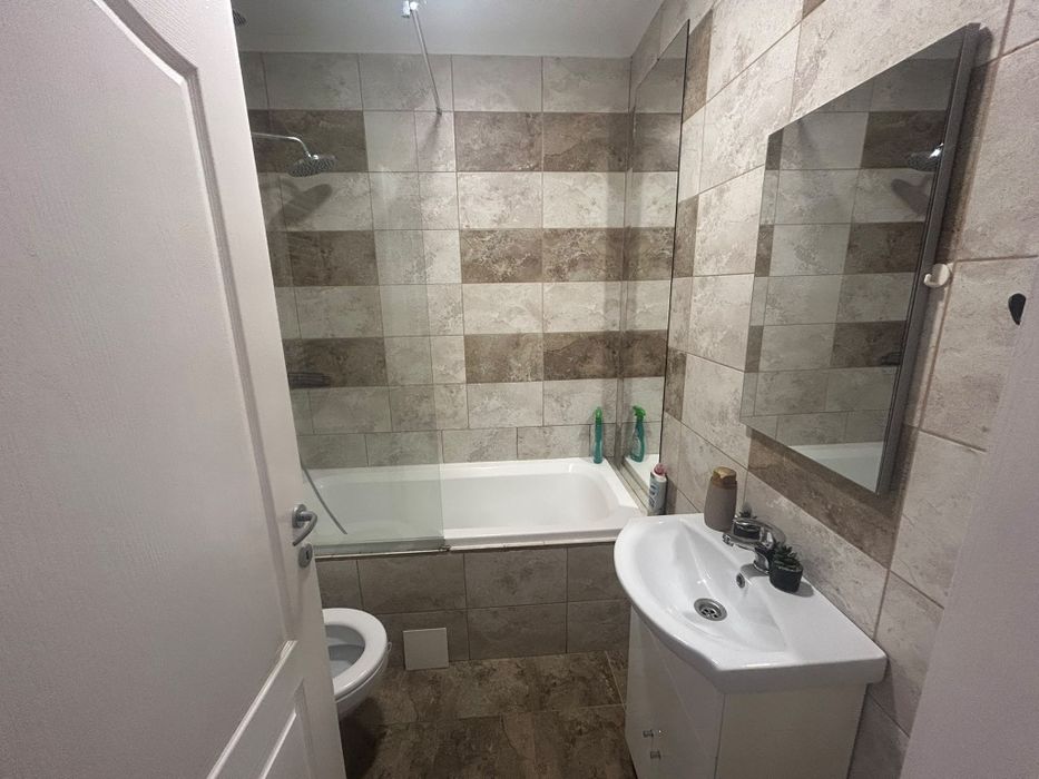 Închiriez apartament