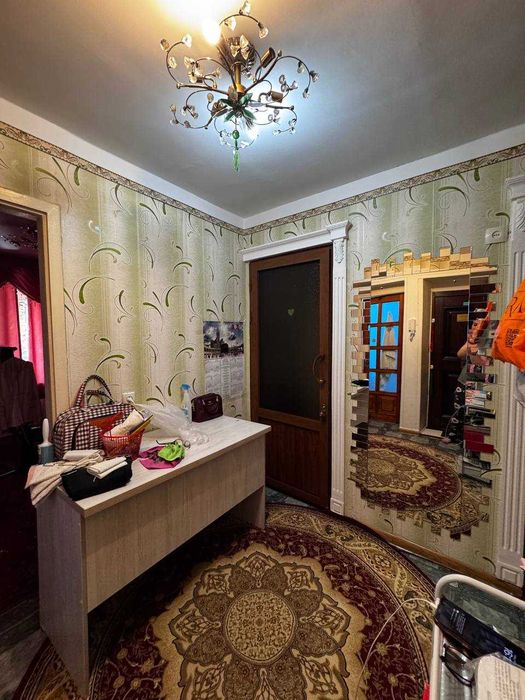 Uch tepa tumanida kvartira sotiladi