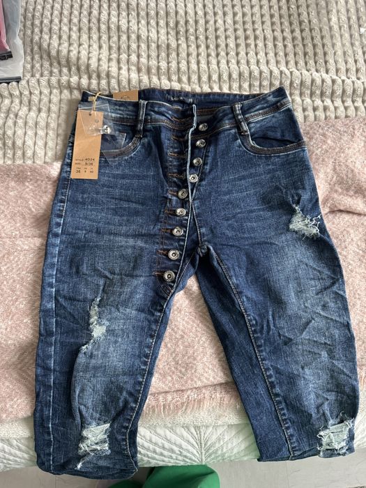 Дънки със смъкнато дъно